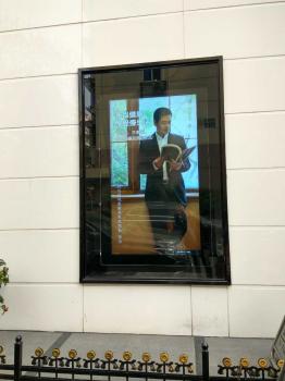 杭州医院橱窗高亮屏项目