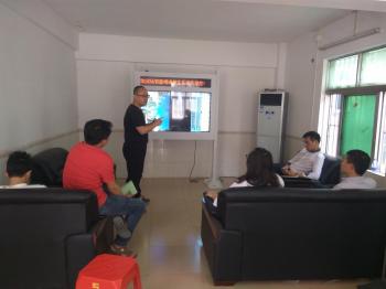 走出去、请进来 创伟达力推电子公交站牌